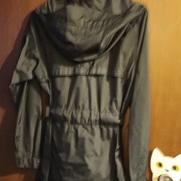 Columbia Black Trench Coat with Water-Resistant Fabric - Picture 6 of 6